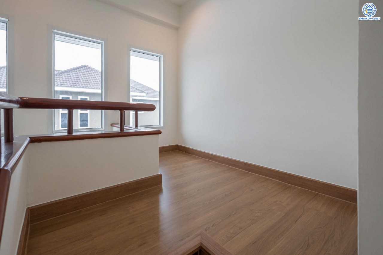 บ้านมือสองตกแต่งใหม่ โครงการ บ้านพิมาน ปิ่นเกล้า-กาญจนาภิเษก เนื้อที่ 103 ตร.ว. ฟังก์ชัน 4 ห้องนอน 3 ห้องน้ำ 1 ห้องอเนกประสงค์ จอดรถได้ 2 คัน บนทำเลเดินทางสะดวก ติดถนนกาญจนาภิเษก เชื่อมต่อหลายเส้นทาง ใกล้ทางด่วน "กาญจนาภิเษก" รถไฟฟ้า "สถานีหลักสอง" และเดอะมอลล์บางแค